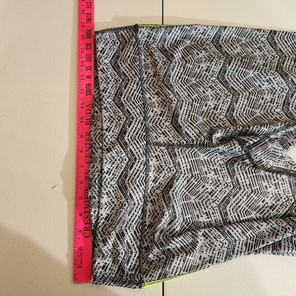 Nike Dri-Fit Womens Mid-Rise Cropped Leggings Black & Neon Yellow Geometric XL - Picture 8 of 16